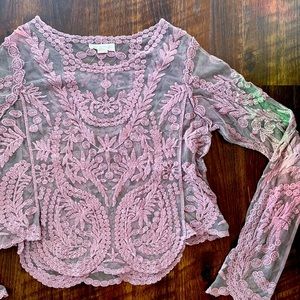 Gorgeous lace top S
